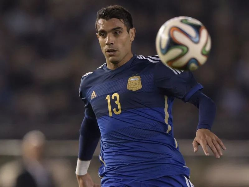 华体会-河床训练开放日，赛后回应争议引观众欢呼，西甲在即，资深球员宣示担当(巴塞罗那比赛直播在线观看)