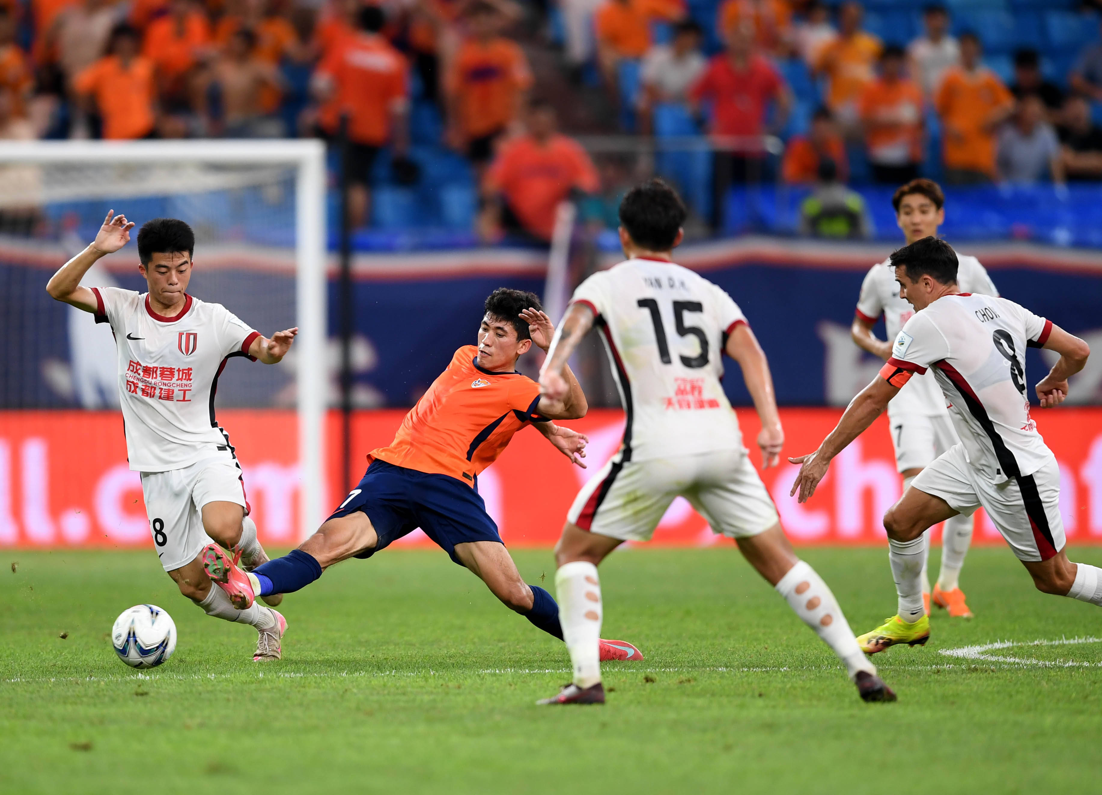 华体会-包含中超赛程吃紧，成都蓉城清晨完成体检，信心回归，球队文化再被提及的词条