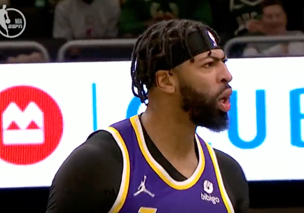 华体会体育-包含浓眉哥回归赛场，问鼎冠军首场状态亮眼，澳大利亚队观众沸腾！的词条