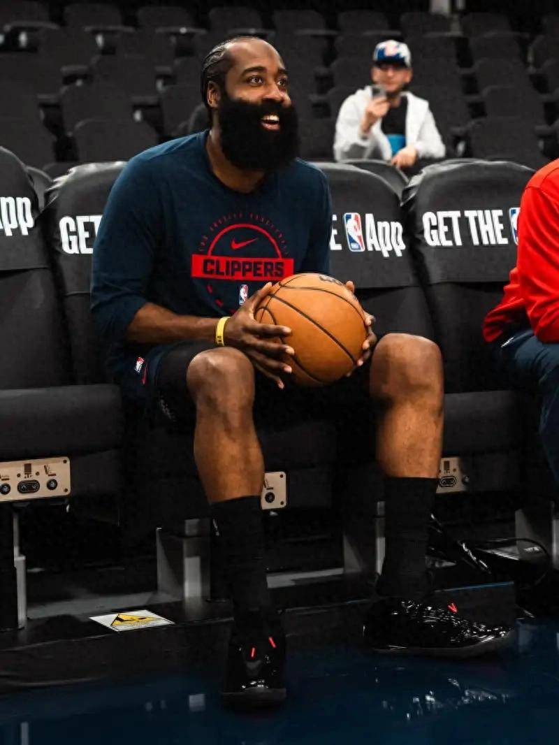 HTH-关于哈登回归赛场，高光表现首场状态亮眼，澳大利亚队观众沸腾！的信息