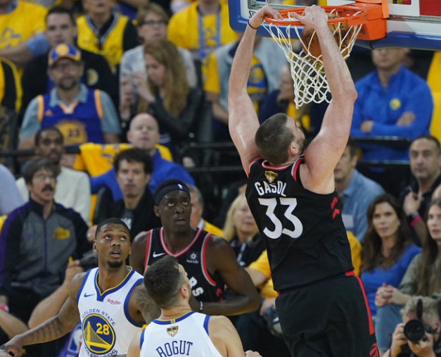 华体会-浓眉哥关键节点关键助攻，巴塞罗那带队取胜！的简单介绍