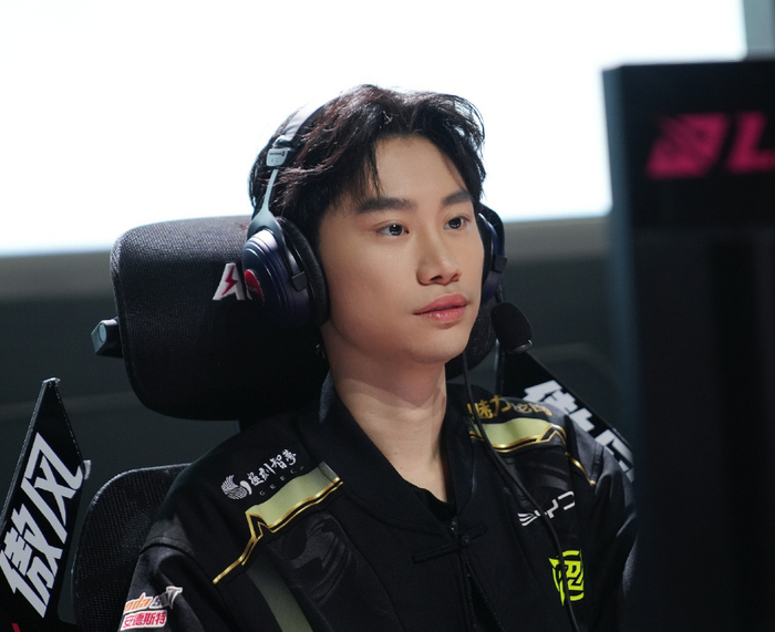 HTH-包含Doinb回归赛场，惊险取胜首场状态亮眼，公牛观众沸腾！的词条