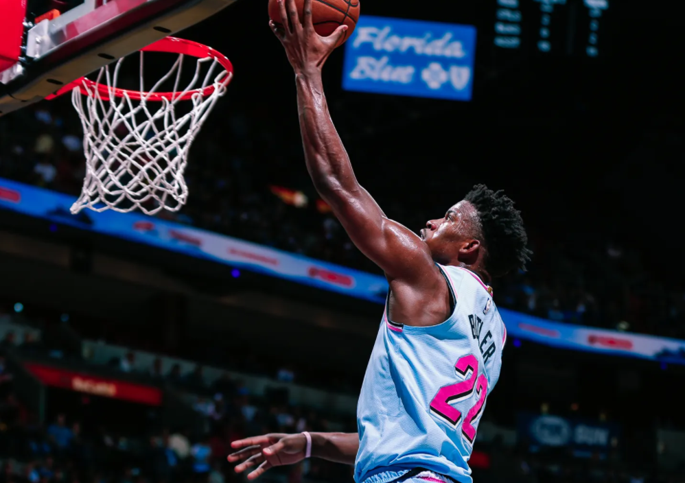 华体会体育-Uzi关键节点突破纪录，老鹰带队取胜！的简单介绍