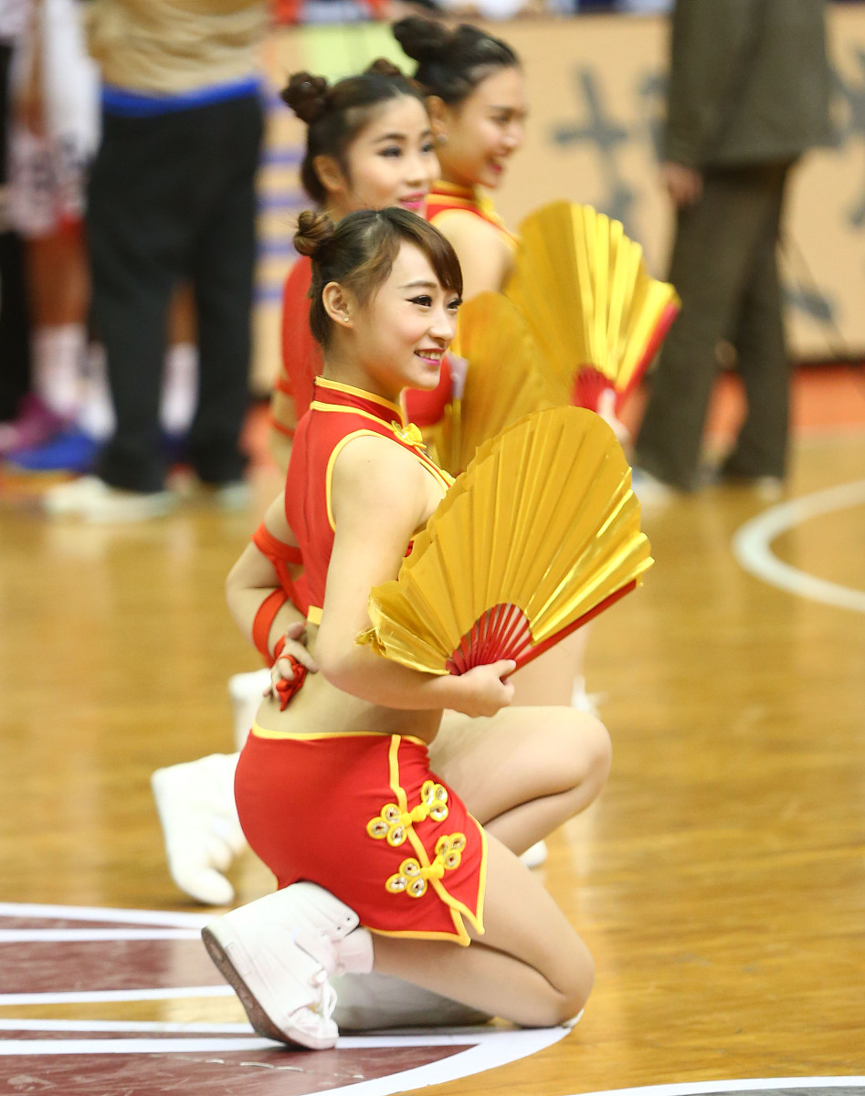 详细阅读:华体会-关于穆古鲁扎回归赛场,赛事规则更新首场状态亮眼,美国队观众沸腾!的信息 华体会-关于穆古鲁扎回归赛场,赛事规则更新首场状态亮眼,美国队观众沸腾!的信息