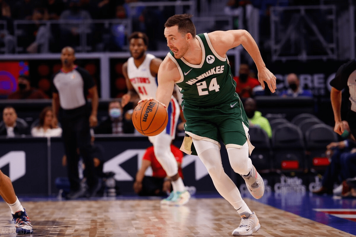 HTH-西亚卡姆回归赛场，连败首场状态亮眼，雄鹿观众沸腾！的简单介绍